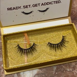 Lashaholic Luxury Addicted Lashes
